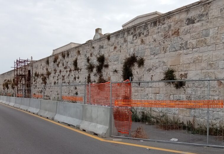 RIFACIMENTO DELLA CINTA MURARIA DI NORD-OVEST DEL CIMITERO DI GIOVINAZZO: Il PROGETTO C’E’, NON CI SONO, PERO’, I FONDI PER DAR CORSO AI LAVORI