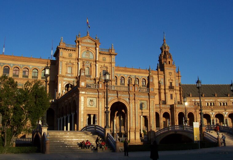 Siviglia interromperà le forniture d’acqua agli alloggi turistici abusivi