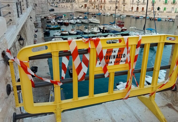 IL BOULEVARD DI GIOVINAZZO: TORNANO DI NUOVO LE TRANSENNE SU VIA MARINA