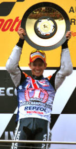 Il 16 ottobre 2011, giorno del suo ventiseiesimo compleanno, Casey Stoner si laurea per la seconda volta campione del mondo della classe MotoGP.