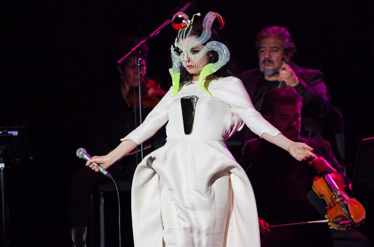 Buon compleanno Björk, artista simbolo dell’Islanda