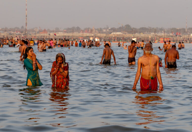 La Kumbha Melā, il pellegrinaggio più grande del mondo è in India